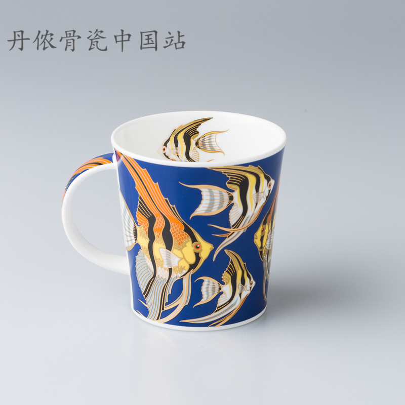 深蓝底金鱼骨瓷杯