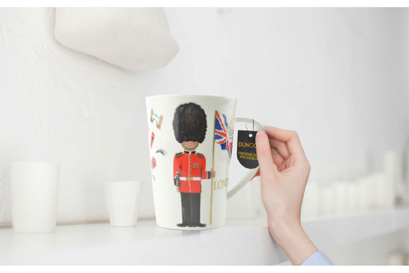 英国原产dunoon丹侬骨瓷杯马克杯伦敦卫兵情境图