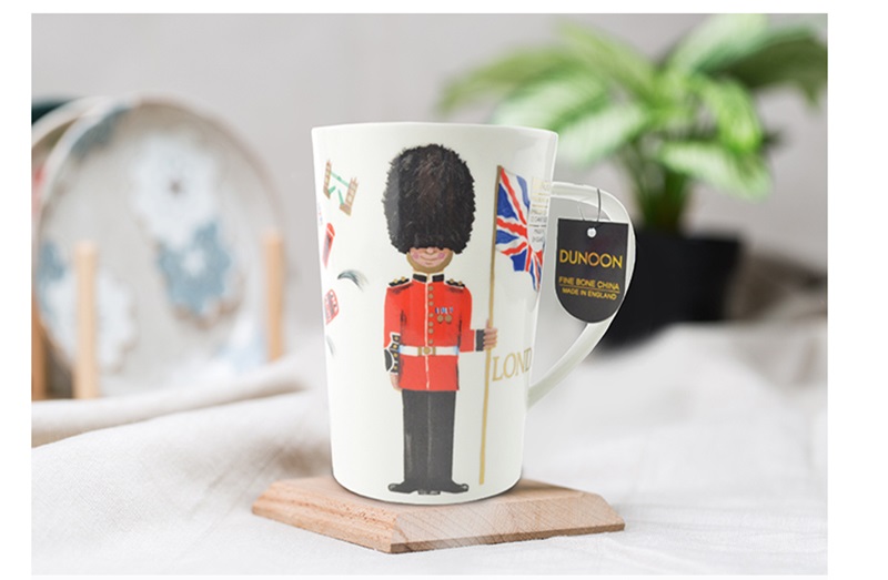 英国丹侬Dunoon骨瓷水杯马克杯茶杯伦敦卫兵骨瓷杯情境图